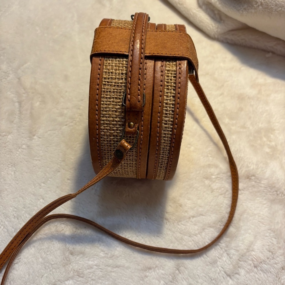 SALE! Vintage Leather Crossbody Bag Camel Brown Tan Rattan Sides Magnetic Snap - Picture 3 of 16